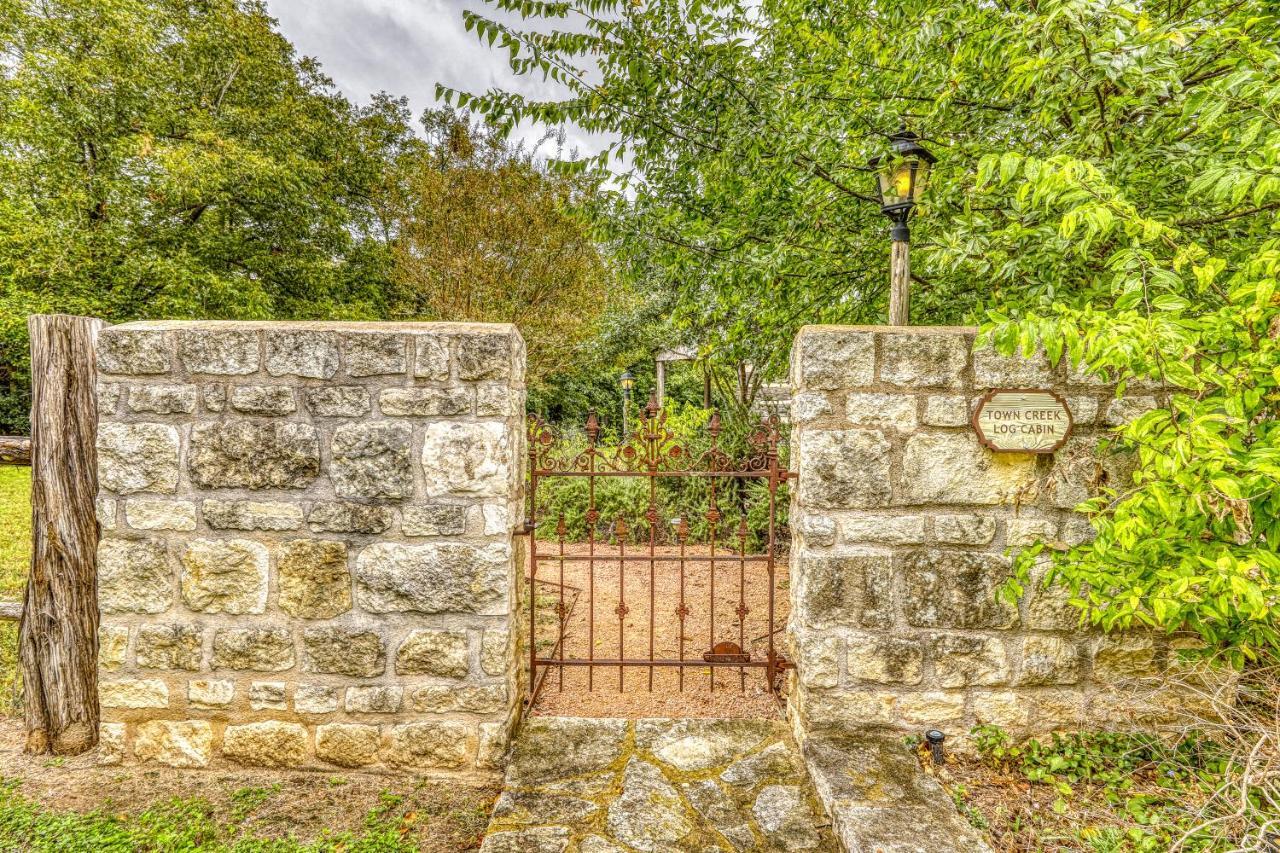 Town Creek Log Cabin Villa Fredericksburg Exterior photo